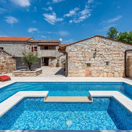Casa Di Roccia For 8 People In Istria - Pet Friendly With Heated Pool & Jacuzzi Marčana