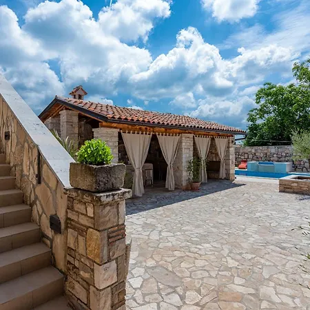 Casa Di Roccia For 8 People In Istria - Pet Friendly With Heated Pool & Jacuzzi *