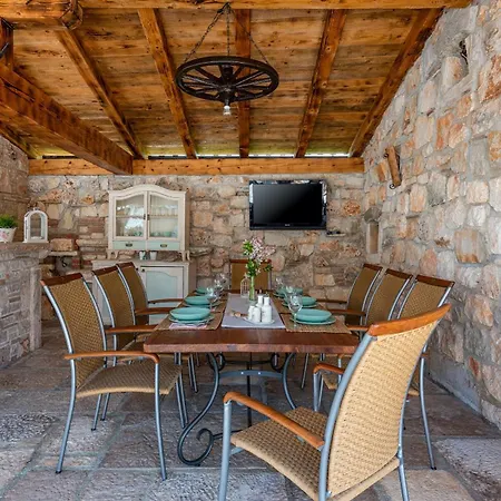 Casa Di Roccia For 8 People In Istria - Pet Friendly With Heated Pool & Jacuzzi فيلة Marčana