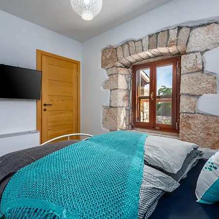 Villa Casa Di Roccia For 8 People Near Pula - Pet Friendly With Heated Pool & Jacuzzi Marčana