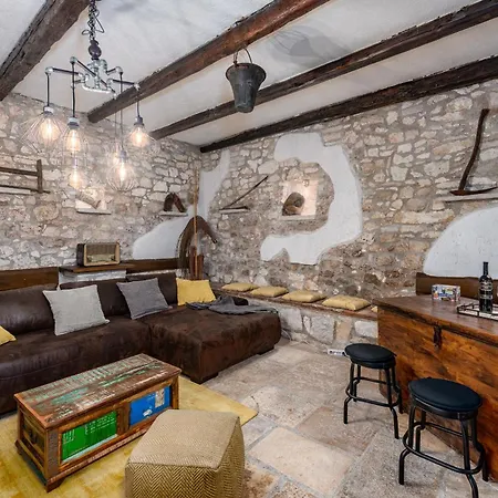 Casa Di Roccia For 8 People Near Pula - Pet Friendly With Heated Pool & Jacuzzi Marčana
