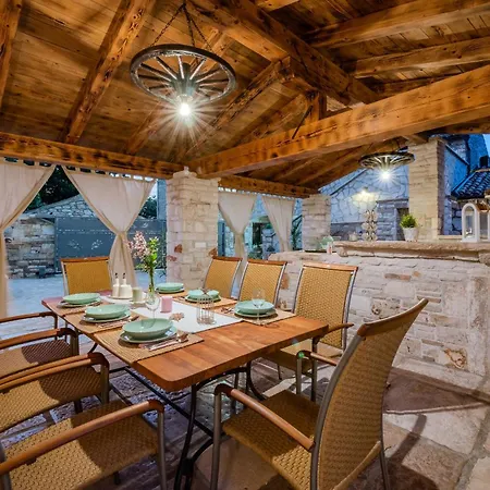 Casa Di Roccia For 8 People Near Pula - Pet Friendly With Heated Pool & Jacuzzi *