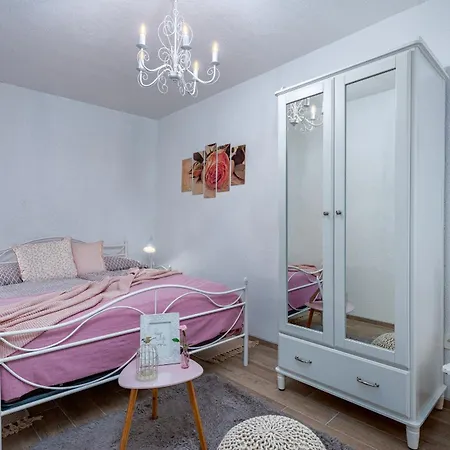 Casa Di Roccia For 8 People Near Pula - Pet Friendly With Heated Pool & Jacuzzi