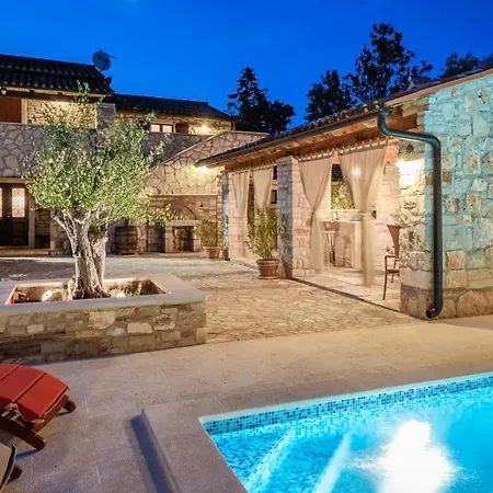 Villa Casa Di Roccia For 8 People Near Pula - Pet Friendly With Heated Pool & Jacuzzi