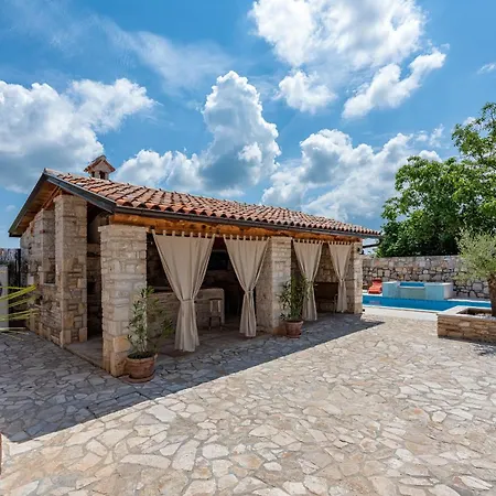 Casa Di Roccia For 8 People Near Pula - Pet Friendly With Heated Pool & Jacuzzi Villa